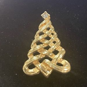 Vintage Small Gold Tone Signed AVON Rhinestone Christmas Tree Holiday Brooch Pin